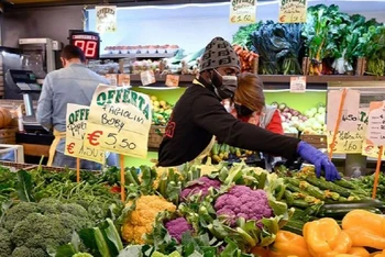 Một khu chợ thực phẩm ở Rome của Italia. (Ảnh: FAO)