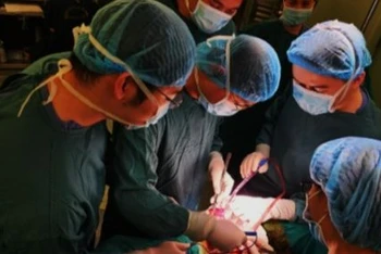 Phẫu thuật cho bệnh nhân 16 tuổi.