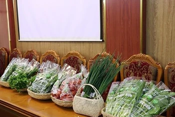 Sản phẩm của Hợp tác xã Rau quả sạch Chúc Sơn (huyện Chương Mỹ) được UBND thành phố Hà Nội công nhận đạt hạng ba sao. (Ảnh: KIM THOA)