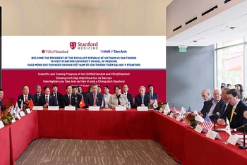Viện vi sinh và chống dịch Stanford, Mỹ và Viện nghiên cứu Tamri, Việt Nam ký kết hợp tác.