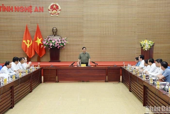 Thủ tướng chủ trì cuộc họp với lãnh đạo các bộ, ngành, 3 địa phương (Thanh Hóa, Nghệ An, Hà Tĩnh) và EVN về dự án. Thủ tướng yêu cầu mở đợt thi đua cao điểm đặc biệt, "nước rút", "thần tốc".