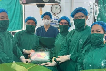 Các bác sĩ xử trí thành công cho sản phụ.