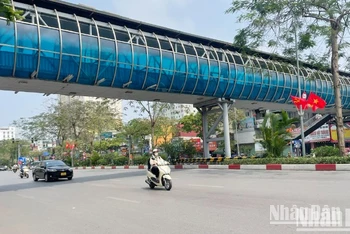 Hà Nội dự báo có mây, ngày nắng; chiều tối và đêm có mưa rào và dông vài nơi. (Ảnh: Đ.T)