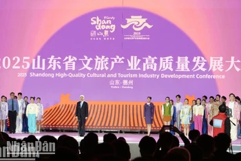 Toàn cảnh lễ khai mạc Hội nghị phát triển chất lượng cao ngành du lịch-văn hóa tỉnh Sơn Đông 2025.