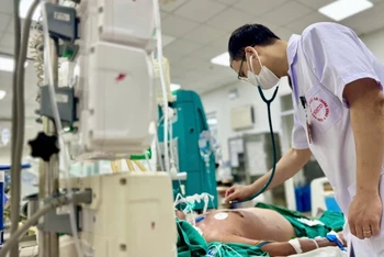 Bệnh nhân nằm điều trị tại Bệnh viện Bệnh Nhiệt đới Trung ương.