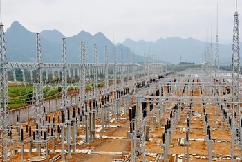 Trạm 220 kV Bắc Quang (Hà Giang) là một trong những trạm biến áp lớn, hiện đại nhất miền Bắc đang khẩn trương thi công.