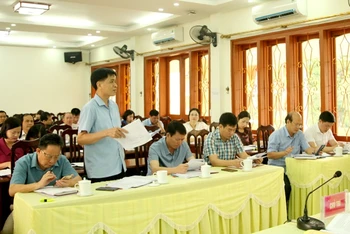 Các đại biểu cho ý kiến vào đề án sắp xếp, tinh gọn tổ chức bộ máy Mặt trận Tổ quốc, các đoàn thể và hội quần chúng.