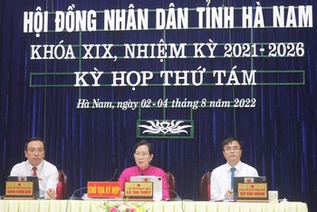 Chủ tọa kỳ họp.