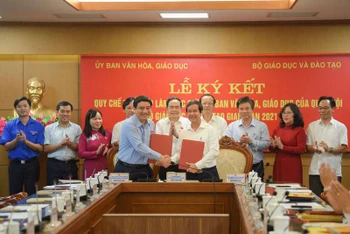 Lễ ký kết giữa Ủy ban Văn hóa, Giáo dục của Quốc hội và Bộ Giáo dục và Đào tạo.