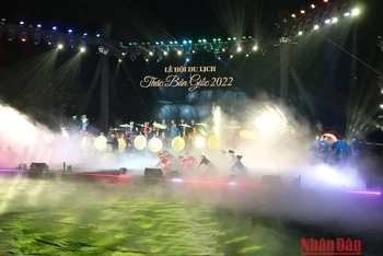 Chương trình nghệ thuật “Bừng sáng Bản Giốc”.