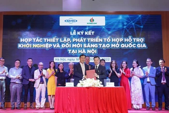 Cục Phát triển thị trường và Doanh nghiệp Khoa học và Công nghệ và Intracom group ký kết hợp tác.