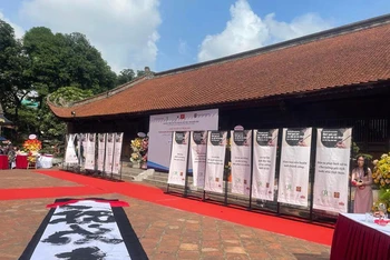 15 câu danh ngôn của Chủ tịch Hồ Chí Minh được lựa chọn để thể hiện bằng thư pháp Hàn Quốc.