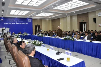 Hội thảo “Tiếp dòng di sản 130 năm Nhà máy đèn Bờ Hồ”.