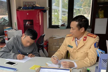Đội tuần tra kiểm soát giao thông đường bộ cao tốc số 2 đã lập biên bản xử phạt tài xế P.H.N.