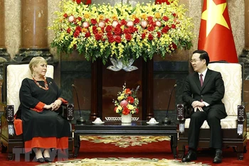 Chủ tịch nước Võ Văn Thưởng tiếp cựu Tổng thống Chile Michelle Bachelet. (Ảnh: Thống Nhất/TTXVN)
