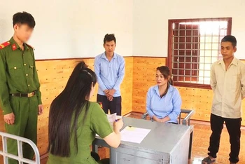 Đối tượng Nguyễn Thị Hoa tại Cơ quan công an. (Ảnh: S.Đ)