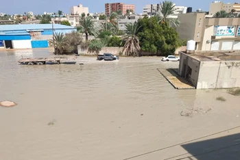 Nhà cửa, phương tiện và nơi làm việc bị hư hại sau lũ lụt do mưa lớn ở Misrata, Libya vào ngày 10/9. (Nguồn: Getty)