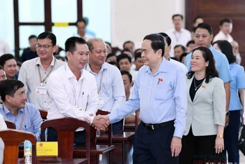 Chủ tịch Quốc hội Trần Thanh Mẫn và Đoàn đại biểu Quốc hội tỉnh Hậu Giang tiếp xúc cử tri tại Thành phố Ngã Bảy.