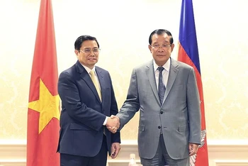 Thủ tướng Phạm Minh Chính có cuộc gặp với Thủ tướng Campuchia Hun Sen, nhân dịp tham dự Hội nghị cấp cao đặc biệt ASEAN-Hoa Kỳ, tháng 5/2022, tại Mỹ. (Ảnh: DƯƠNG GIANG/TTXVN)