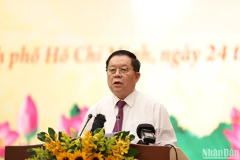 Đồng chí Nguyễn Trọng Nghĩa, Bí thư Trung ương Đảng, Trưởng Ban Tuyên giáo Trung ương phát biểu tại Hội nghị.