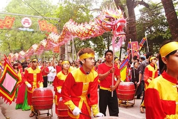 Cần dựa vào nhân dân để xây dựng hệ giá trị quốc gia gắn với xây dựng hệ giá trị văn hóa, hệ giá trị con người và hệ giá trị gia đình Việt Nam. (Ảnh: Quang Hưng)