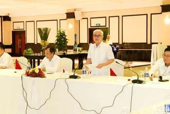 Bí thư Tỉnh ủy Bình Dương Nguyễn Văn Lợi phát biểu ý kiến tại buổi gặp gỡ và chia sẻ mô hình công nghiệp-dịch vụ và đô thị tại Bình Dương.