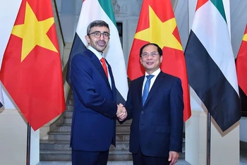 Bộ trưởng Ngoại giao Bùi Thanh Sơn đón Bộ trưởng Ngoại giao Các Tiểu vương quốc Arab thống nhất Sheikh Abdullah bin Zayed Al Nahyan.