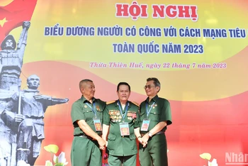 Các đại biểu dự Hội nghị biểu dương người có công với cách mạng tiêu biểu toàn quốc năm 2023. (Ảnh: ĐĂNG KHOA)