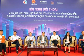 Các đại biểu tham dự đối thoại tại hội nghị.