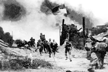 Ảnh minh họa: Bộ đội Sư đoàn 320A (Quân đoàn 3) đánh chiếm căn cứ Đồng Dù, ngày 29/4/1975. (Ảnh: Tư liệu/TTXVN)
