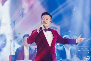 NSƯT Hoàng Tùng thể hiện ca khúc mới của nhạc sĩ Nguyễn Thành Trung. (Ảnh: NVCC)