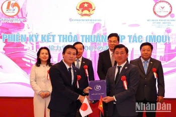 Hiệp hội Xúc tiến kinh tế Việt Nam-Nhật Bản trao ý định thư quan tâm xúc tiến đầu tư nhiều lĩnh vực vào tỉnh Long An.