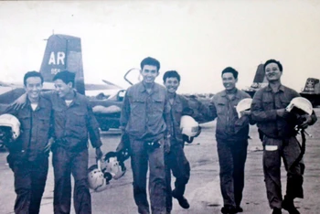 Phi đội Quyết thắng tại sân bay Thành Sơn (Phan Rang) chiều 28/4/1975 sau khi tấn công sân bay Tân Sơn Nhất. (Ảnh Tư liệu)