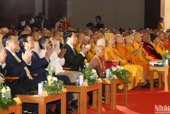 Chủ tịch nước Lương Cường cùng các đại biểu dự khai mạc Đại lễ.