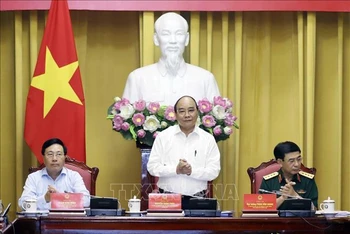 Chủ tịch nước chủ trì họp xây dựng Đề án Tổng kết 10 năm thực hiện Chiến lược bảo vệ Tổ quốc trong tình hình mới. (Ảnh: TTXVN)