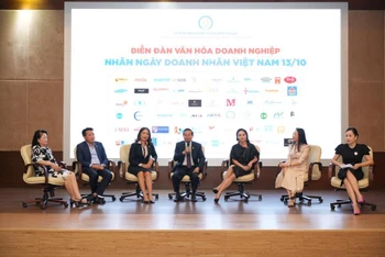 Các đại biểu trao đổi, thảo luận về Văn hoá doanh nghiệp tại chương trình.