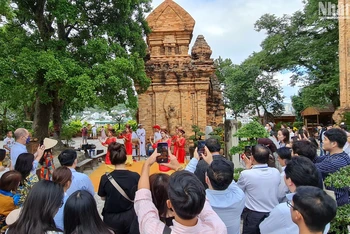 Nha Trang là một trong những điểm đến được du khách Hàn Quốc yêu thích cho những chuyến "du lịch dài ngày". (Ảnh: N.T)