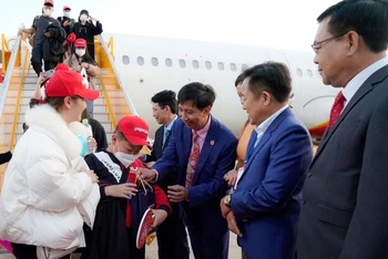 Đoàn khách du lịch từ Thành Đô (Tứ Xuyên, Trung Quốc) tới Khánh Hòa ngày 23/1/2023. (Ảnh: BND) 