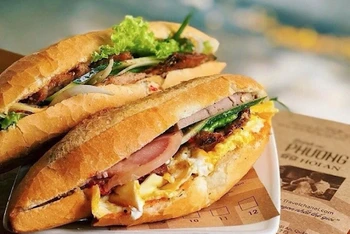 Bánh mì là món ăn phổ biến ở Việt Nam với nhiều biến tấu đầy hấp dẫn, ấn tượng. 