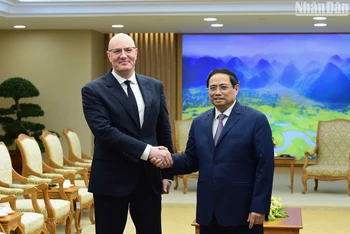 Thủ tướng Phạm Minh Chính tiếp Phó Thủ tướng Nga Dmitry Chernyshenko. (Ảnh: TRẦN HẢI)