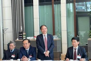 Các đại biểu tham dự hội nghị.