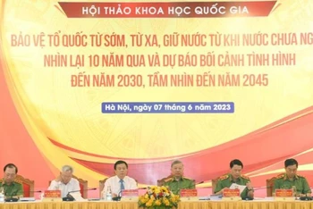 Các đồng chí chủ trì hội thảo.