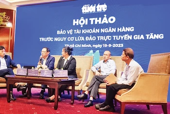 Các đại biểu trao đổi thông tin về các thủ đoạn lừa đảo qua mạng, giải pháp phòng ngừa rủi ro.