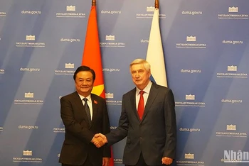 Phó Chủ tịch Quốc hội Lê Minh Hoan và Phó Chủ tịch thứ nhất Duma Quốc gia Quốc hội Liên bang Nga Ivan Melnikov. (Ảnh: ĐOÀN YẾN)