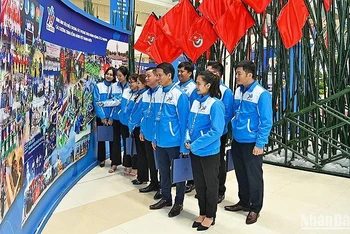 Triển lãm trưng bày gần 1.000 hình ảnh, hiện vật, tái hiện lịch sử ra đời, phấn đấu và trưởng thành trong hơn 90 năm qua của tổ chức Đoàn thanh niên; những kết quả tiêu biểu trong công tác Đoàn và phong trào thanh thiếu nhi giai đoạn 2017-2022.