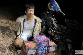 Đối tượng Trần Minh Hoàng và tang vật bị bắt giữ.