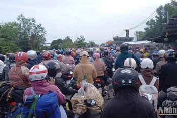 Ùn tắc giao thông trong buổi chiều 29/1 tại ngã 3 nút giao giữa Quốc lộ N2 và Quốc lộ 62, nằm trên địa bàn tỉnh Long An.