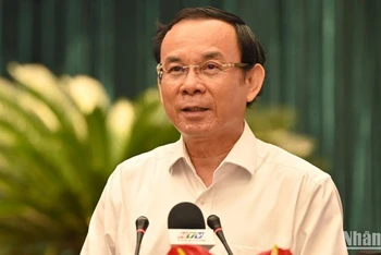 Đồng chí Nguyễn Văn Nên, Ủy viên Bộ Chính trị, Bí thư Thành ủy Thành phố Hồ Chí Minh phát biểu tại buổi họp mặt.