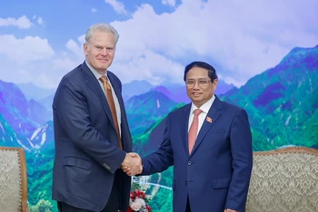 Thủ tướng Phạm Minh Chính tiếp Chủ tịch, Giám đốc điều hành Tập đoàn FedEx Express (Hoa Kỳ) Richard W.Smith.
