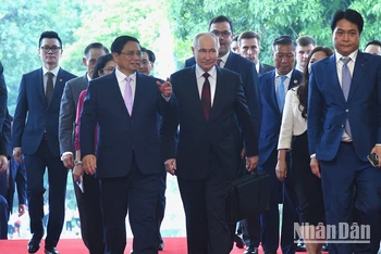 Thủ tướng Phạm Minh Chính đón Tổng thống Liên bang Nga Vladimir Putin. 